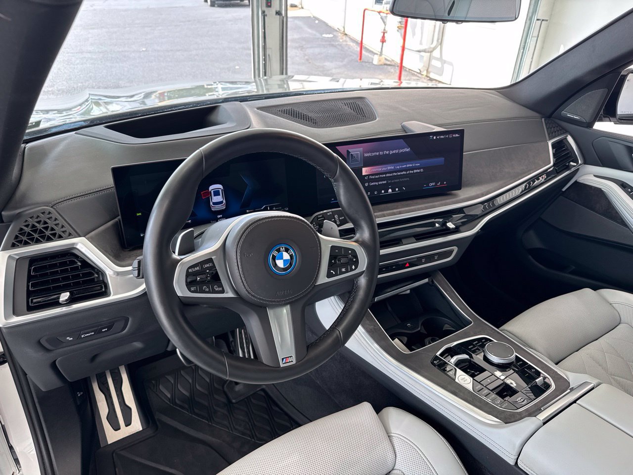 Used 2024 BMW X5 xDrive50e w/ M Sport Package AWD/4WD image 17