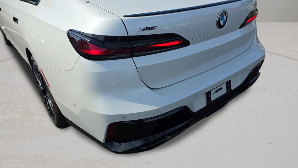 Used 2025 BMW 760i xDrive w/ Premium Package image 12