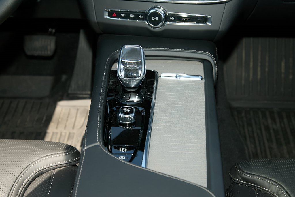 New 2026 Volvo V90 B6 Cross Country Ultra w/ Climate Package image 27