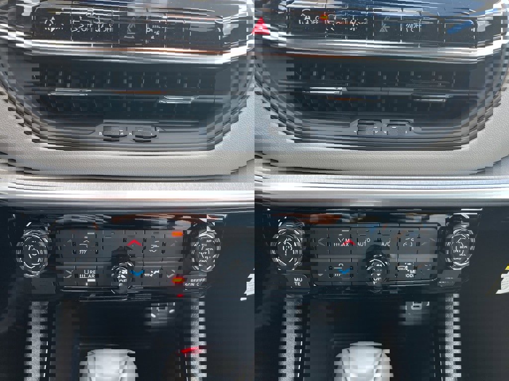 New 2026 Jeep Compass Limited image 30