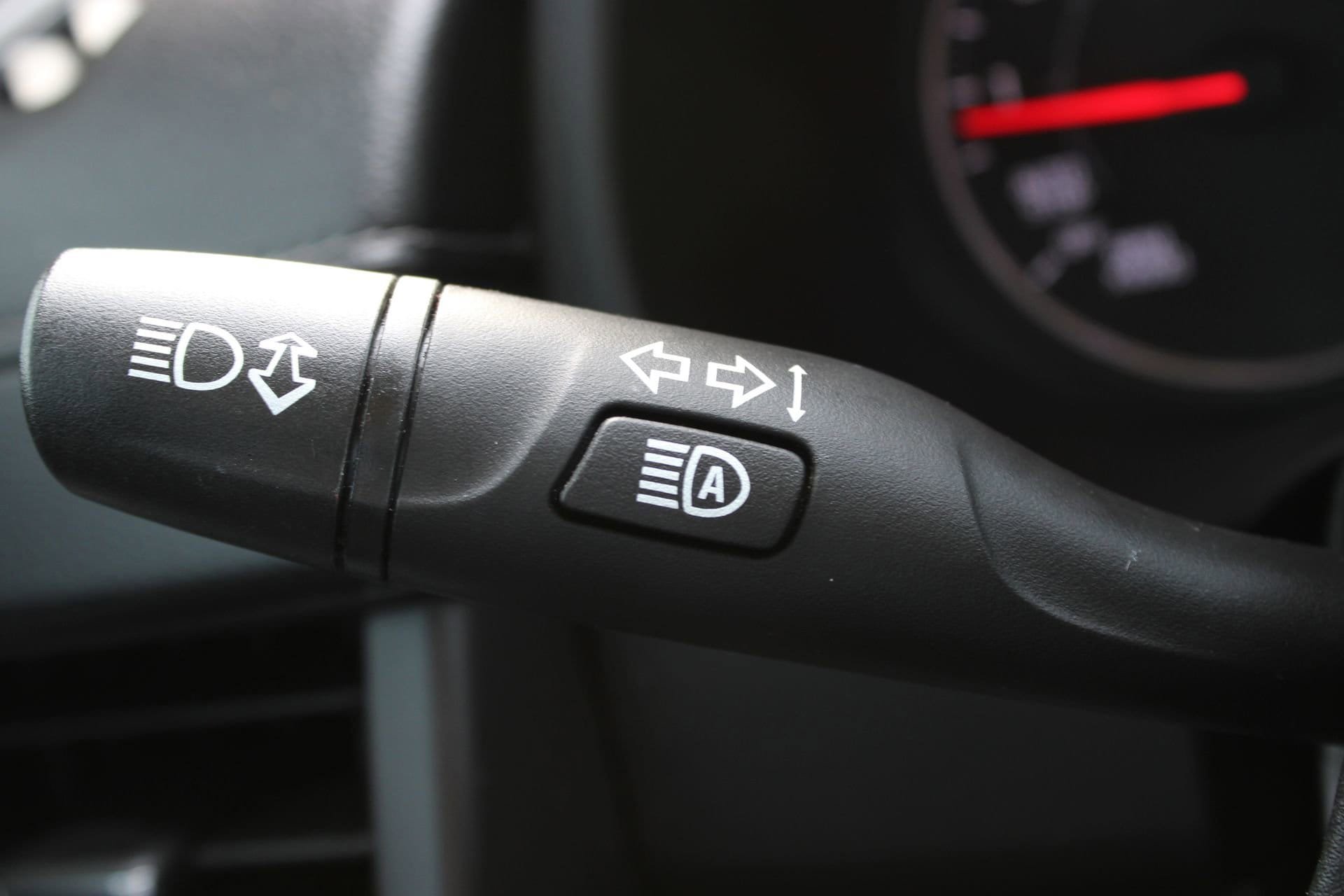 Used 2022 GMC Terrain SLE FWD image 30
