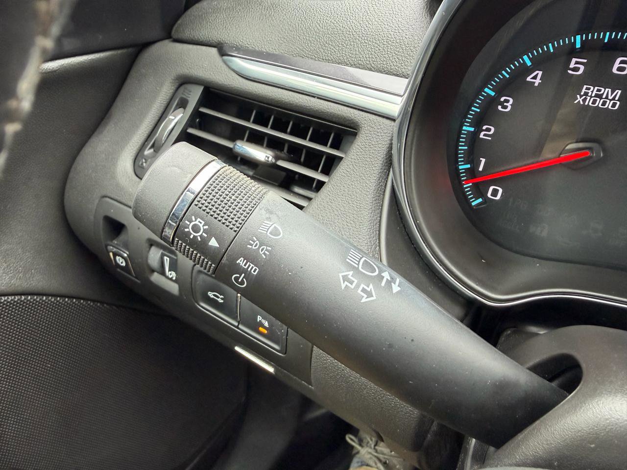 Used 2015 Chevrolet Impala LT w/ Convenience Package FWD image 26