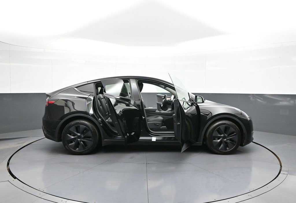 Used 2025 Tesla Model Y Long Range AWD/4WD image 28
