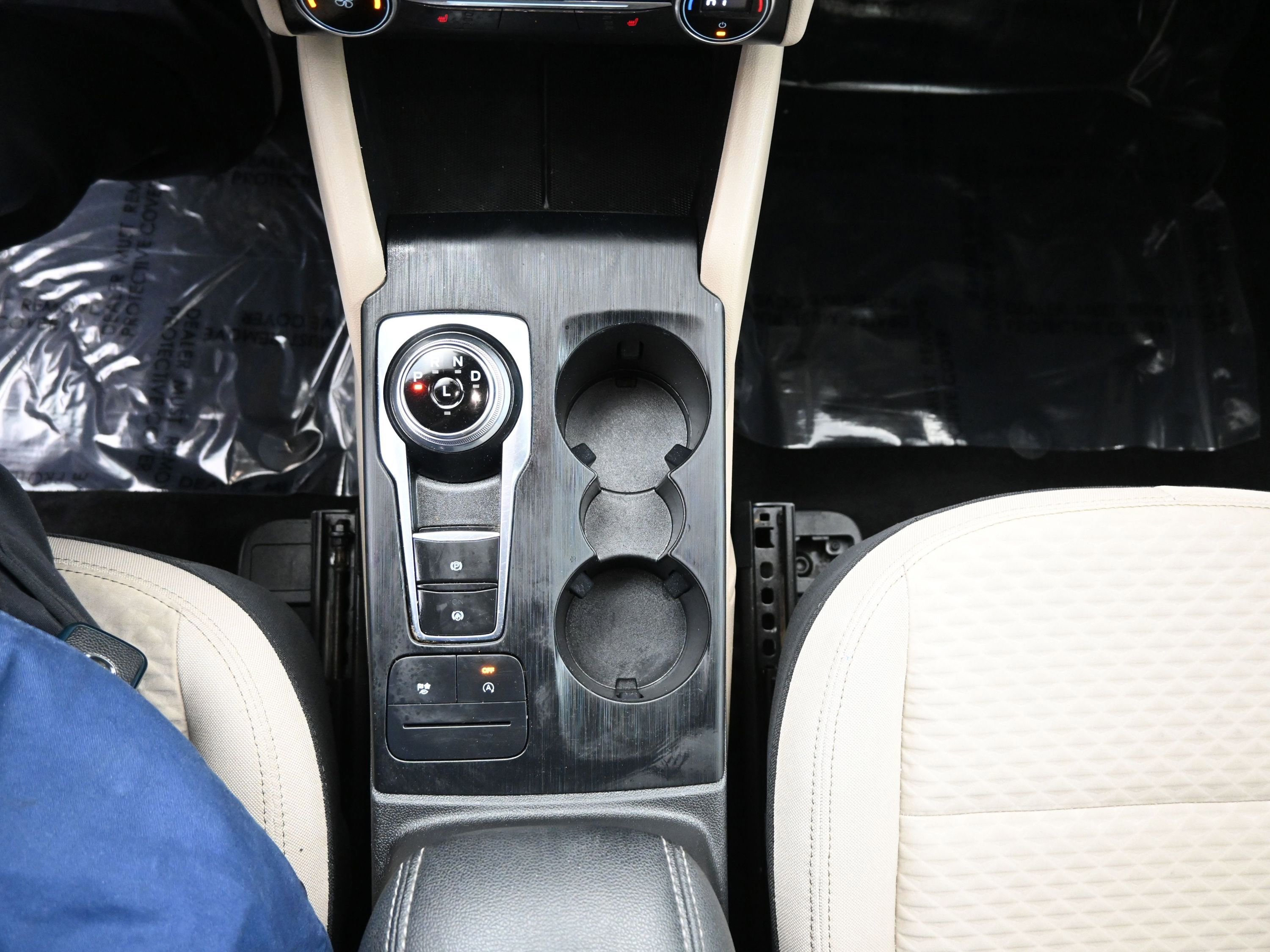 Used 2020 Ford Escape SE image 17