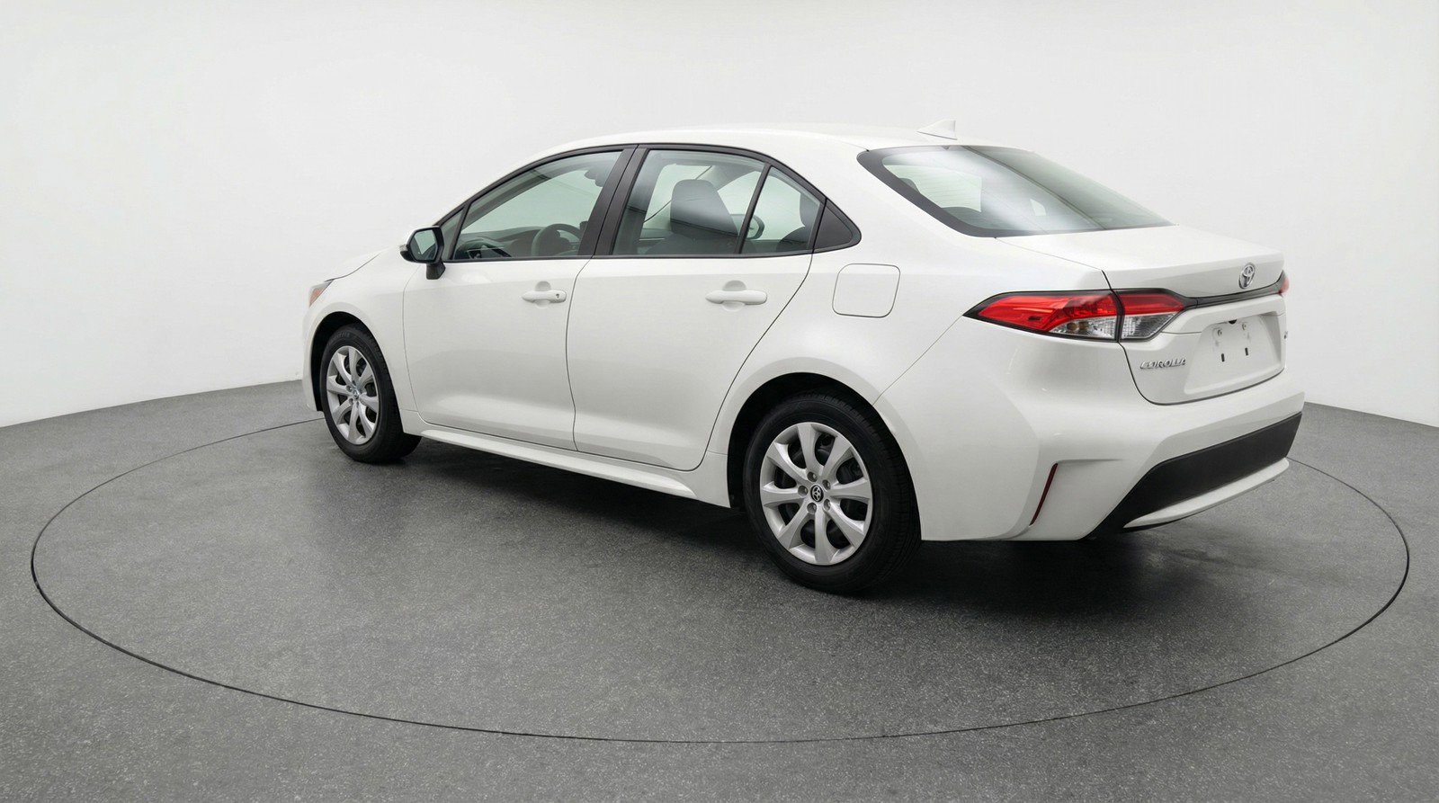 Used 2025 Toyota Corolla LE image 6