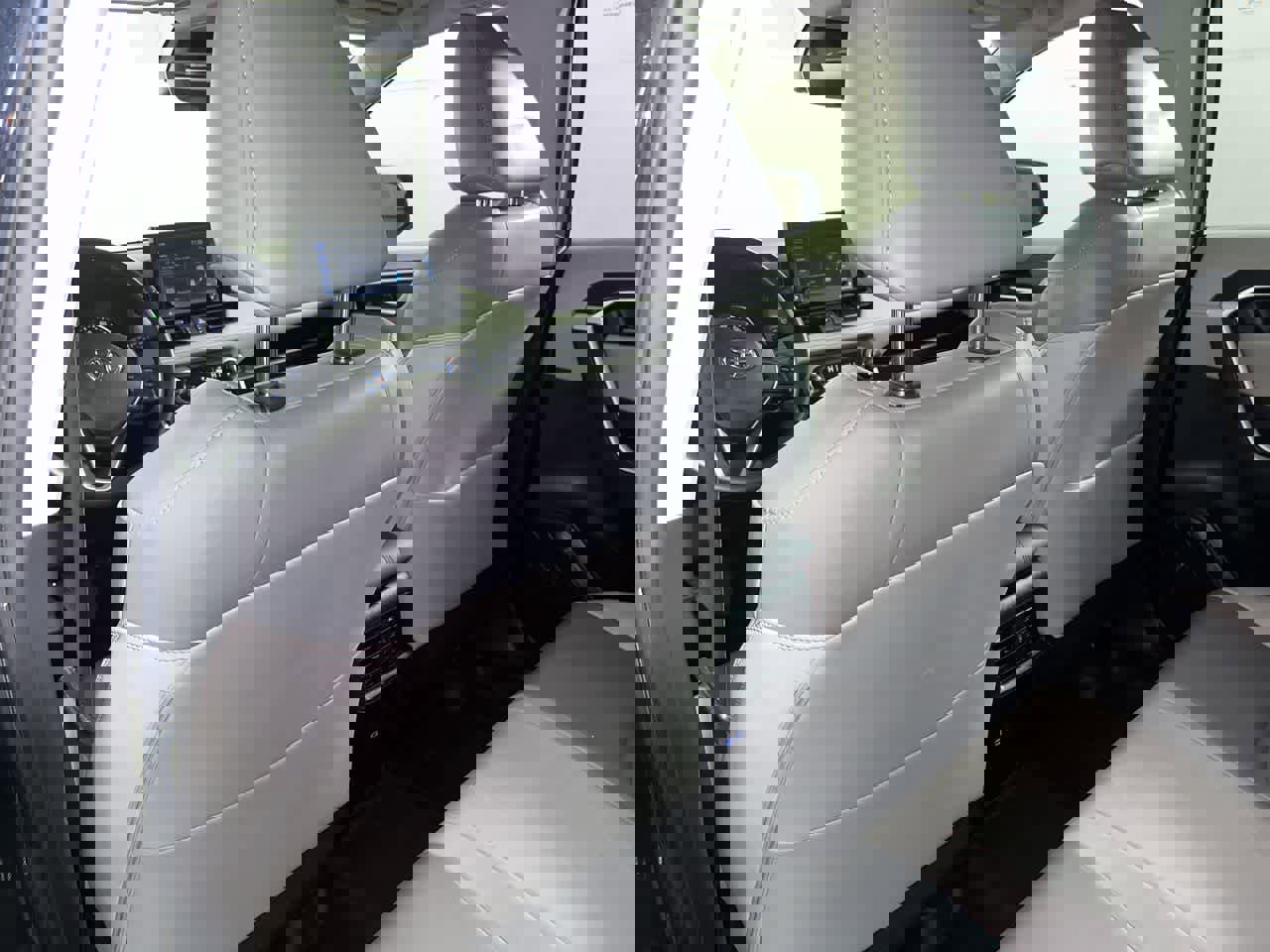 Used 2022 Toyota RAV4 XLE Premium image 24