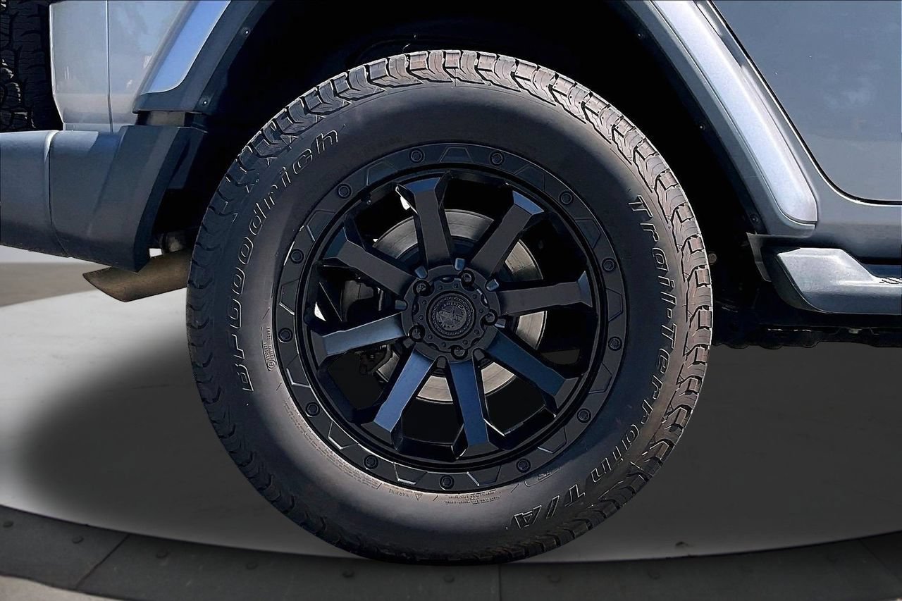 Certified 2018 Jeep Wrangler Unlimited Sahara AWD/4WD image 36