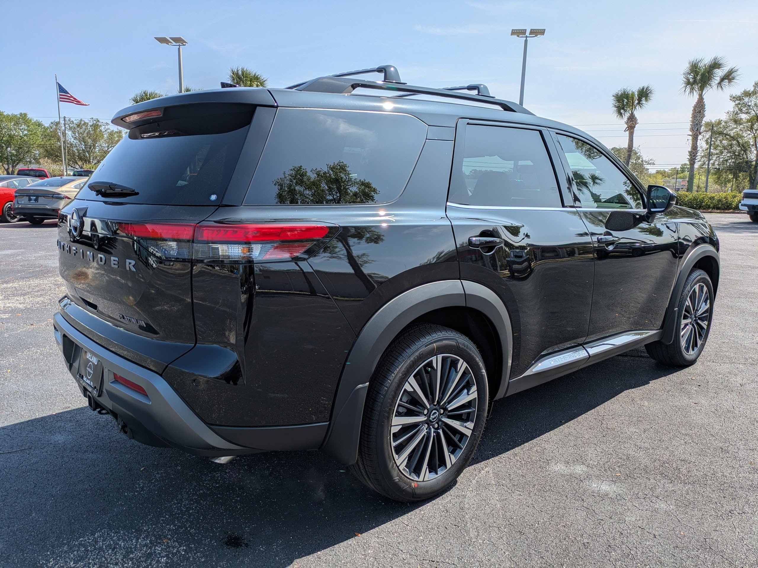 New 2026 Nissan Pathfinder Platinum FWD image 4