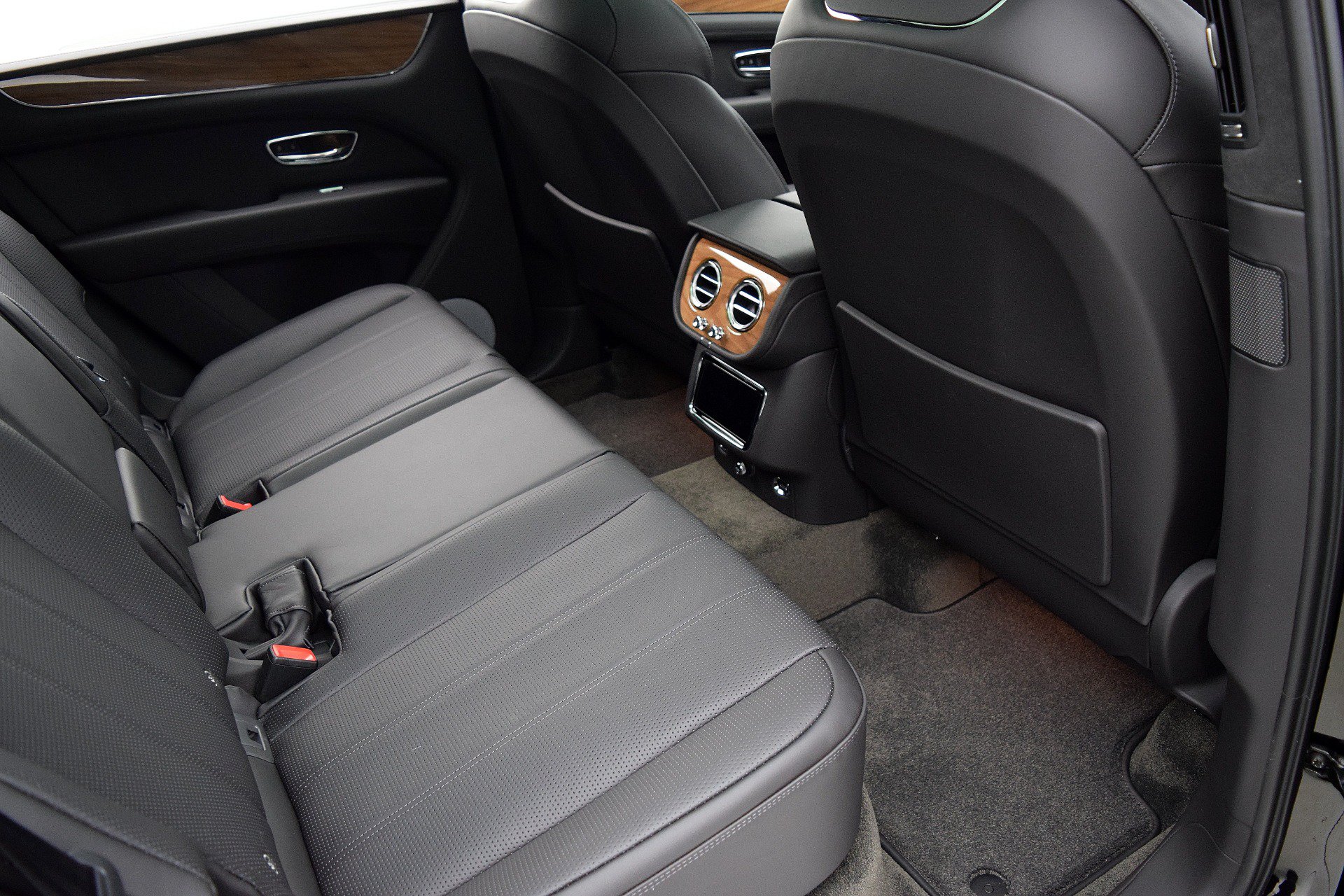 Certified 2021 Bentley Bentayga Plug-In Hybrid AWD/4WD image 31
