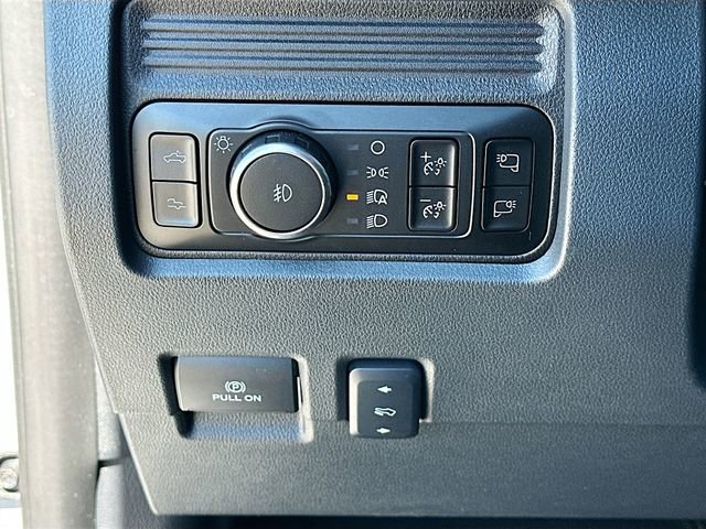 Used 2025 Ford F250 Platinum w/ FX4 Off-Road Package image 10