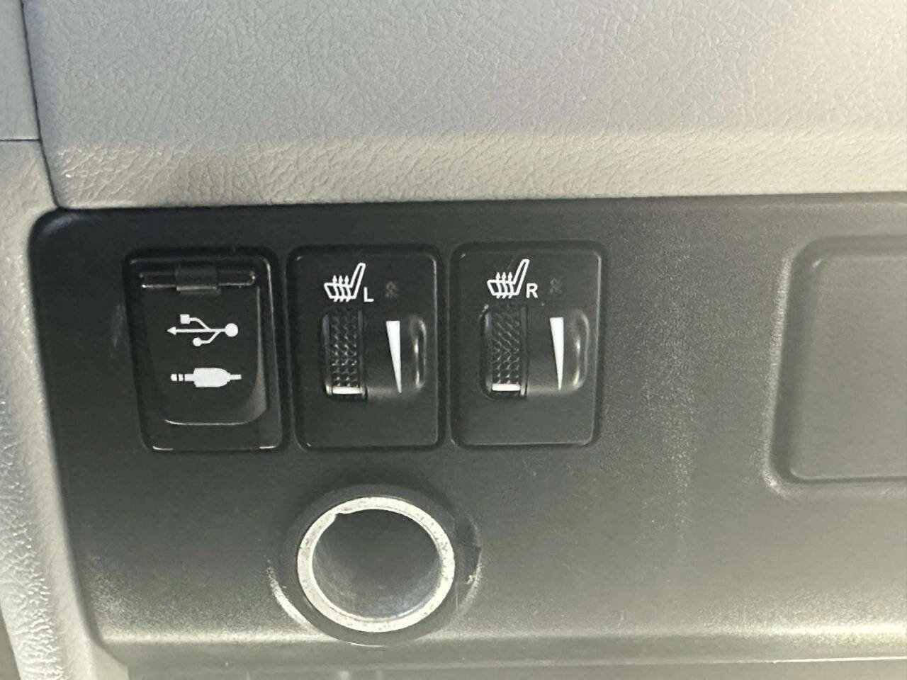 Used 2015 Toyota Sienna XLE image 37