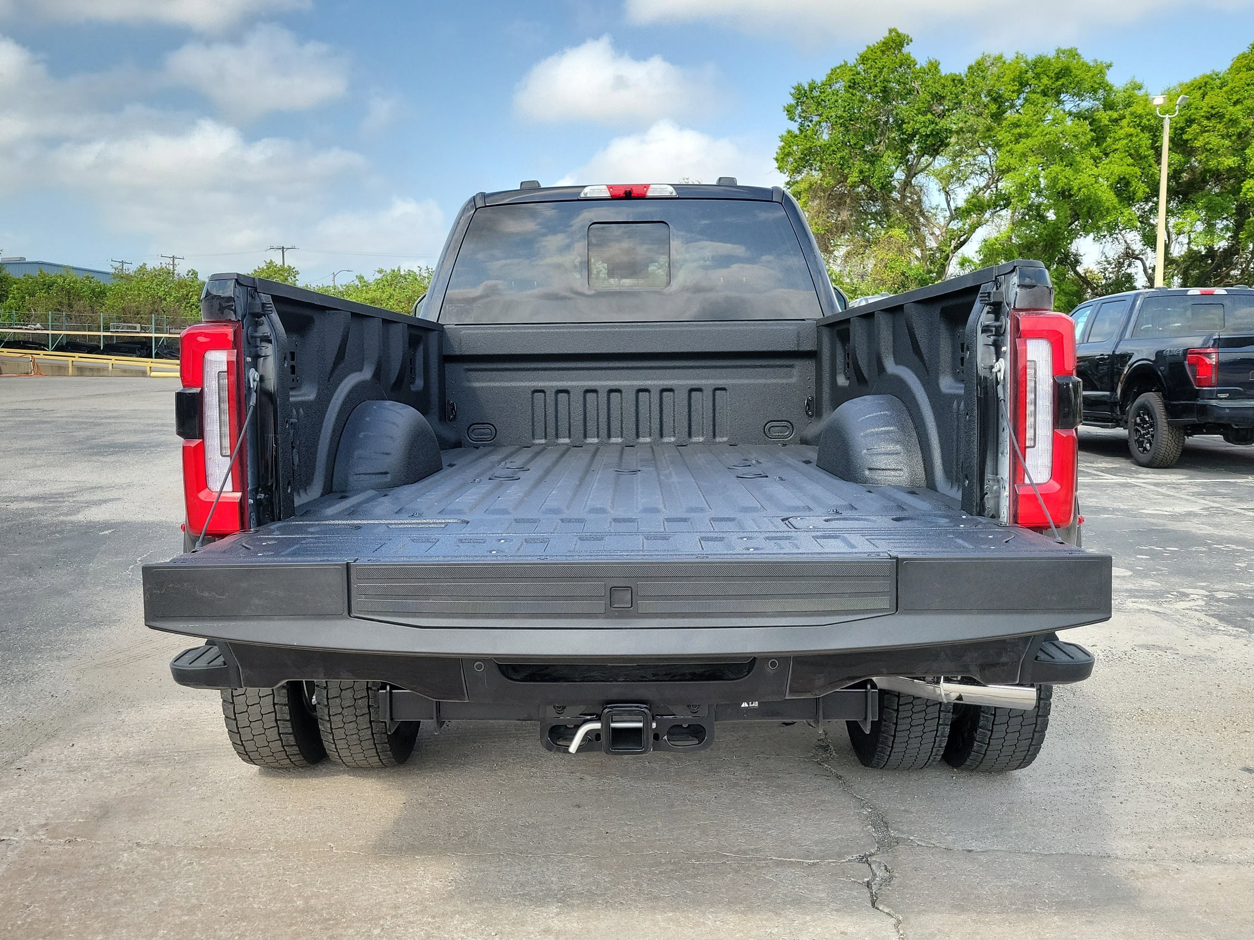 New 2026 Ford F450 Platinum w/ Platinum Plus Package AWD/4WD image 9