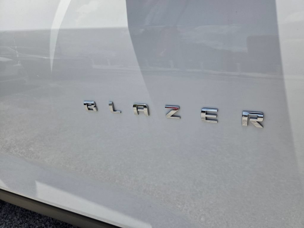 Used 2023 Chevrolet Blazer LT FWD image 4