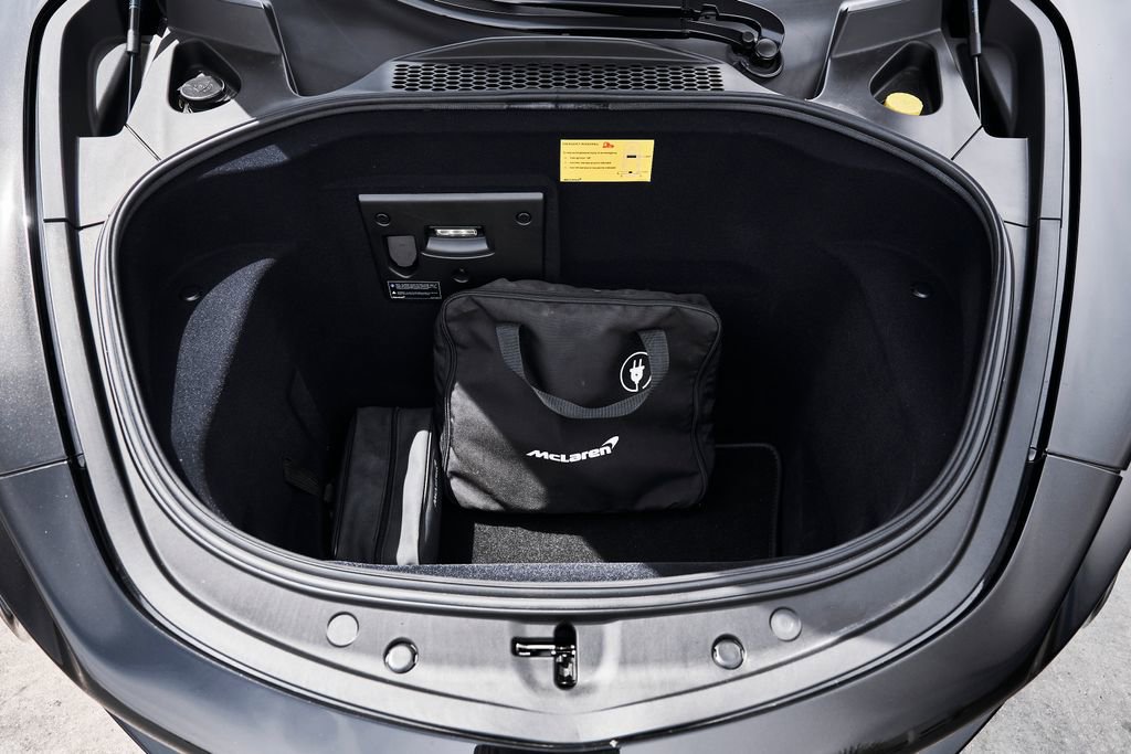 Used 2024 McLaren Artura image 18