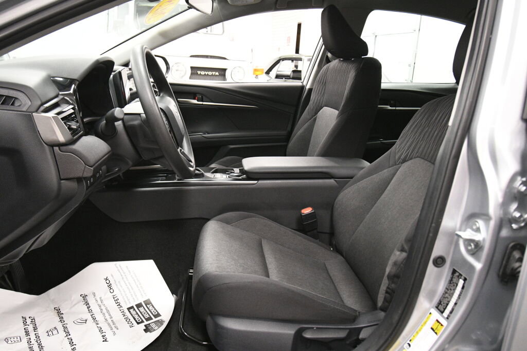 Certified 2025 Toyota Camry LE image 9