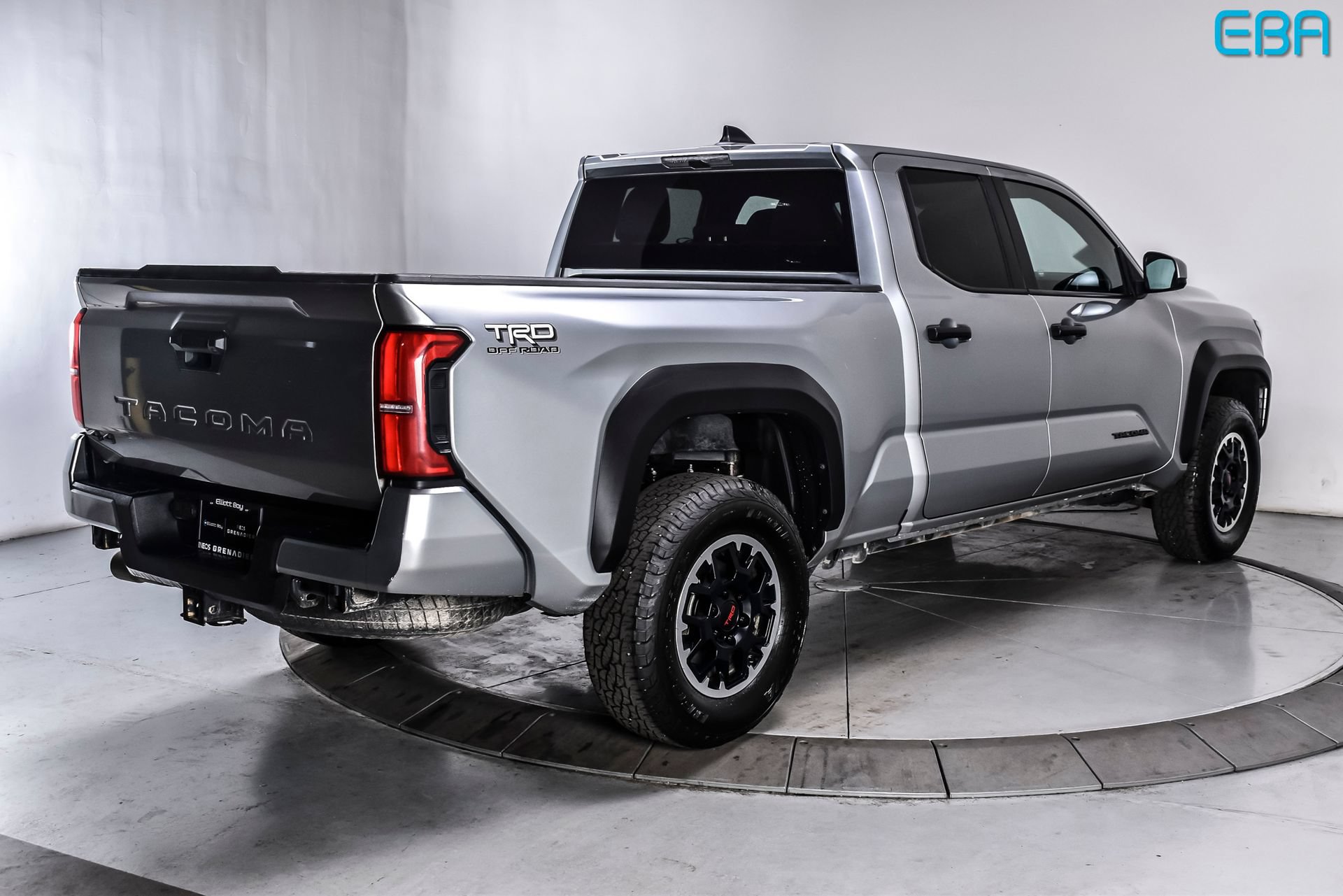 Used 2024 Toyota Tacoma TRD Off-Road AWD/4WD image 4