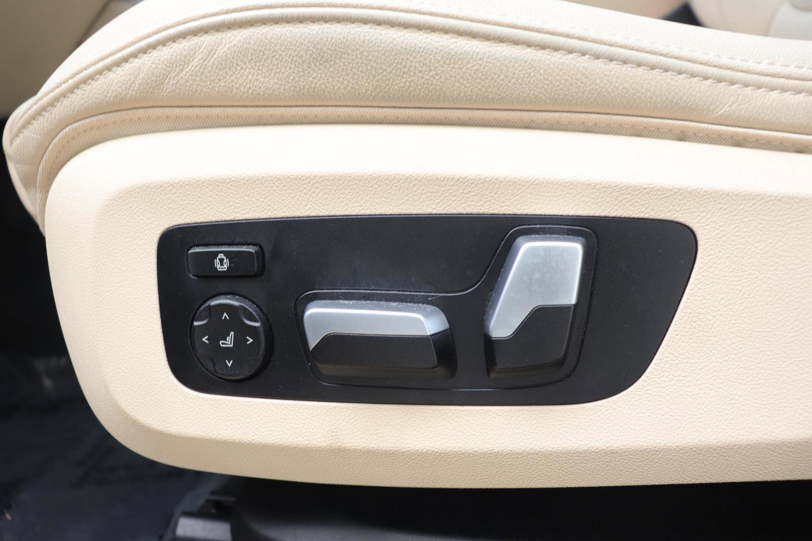 Used 2021 BMW X5 sDrive40i w/ Convenience Package image 25