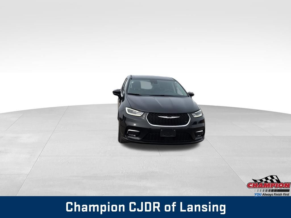 Used 2024 Chrysler Pacifica Touring-L FWD image 9