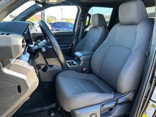 Certified 2025 Toyota Tacoma SR5 AWD/4WD image 9