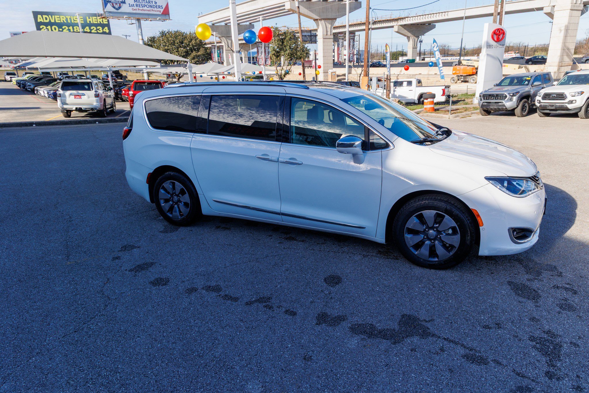 Used 2018 Chrysler Pacifica Limited w/ Advanced Safetytec Group image 6