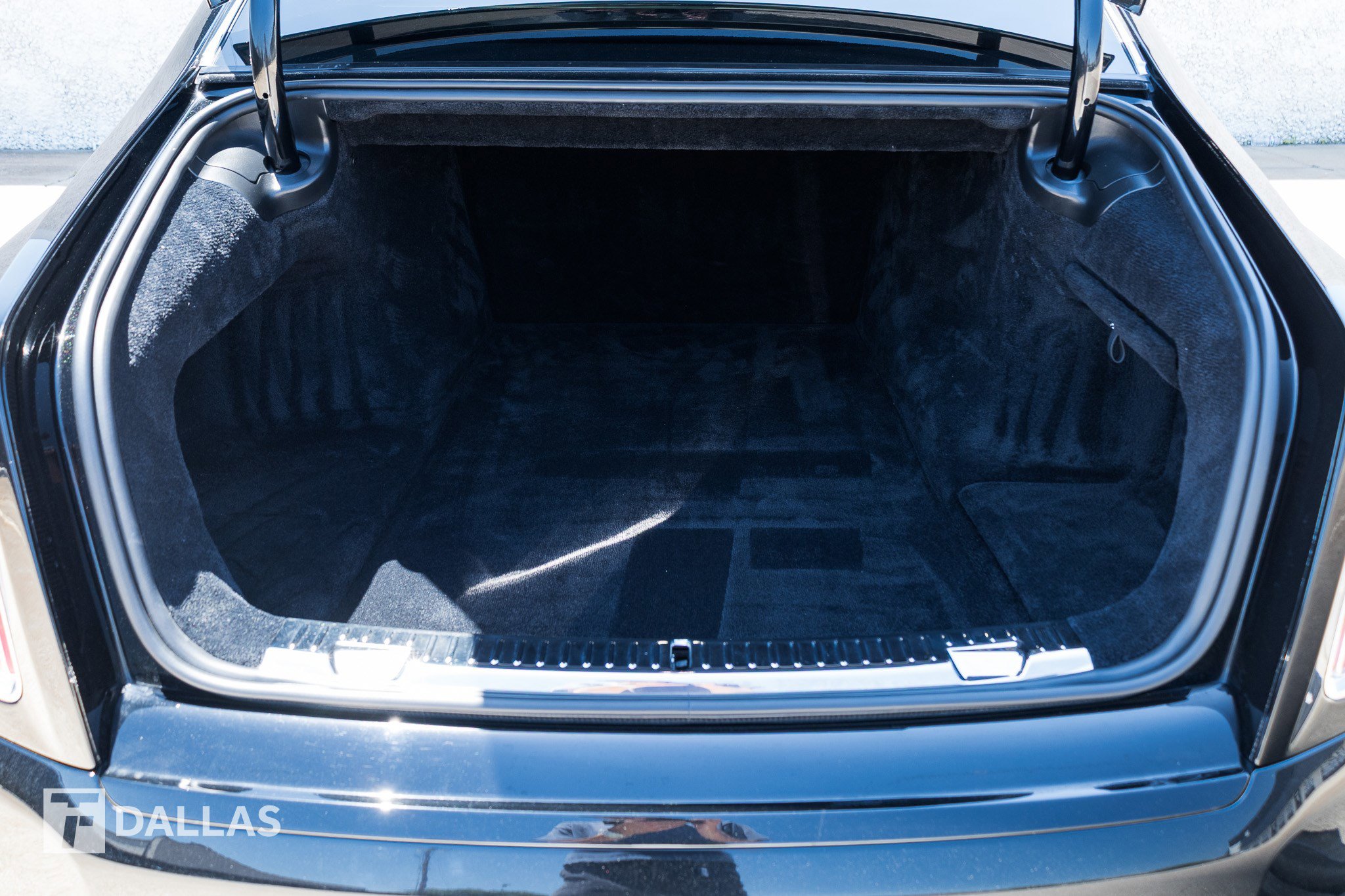 Used 2023 Rolls-Royce Phantom Extended Wheelbase RWD image 38