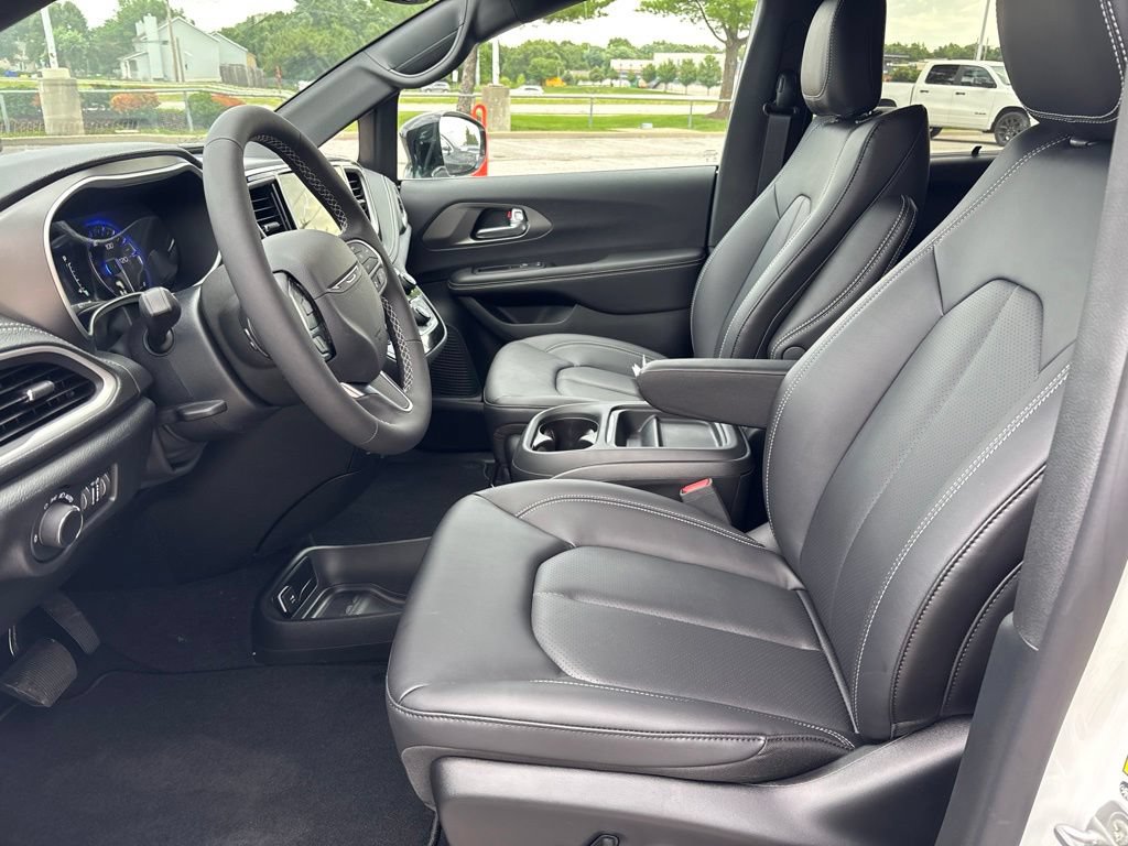 New 2027 Chrysler Pacifica Select FWD image 54