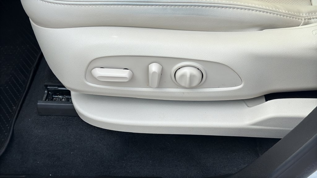 Used 2024 Buick Enclave Essence FWD image 18