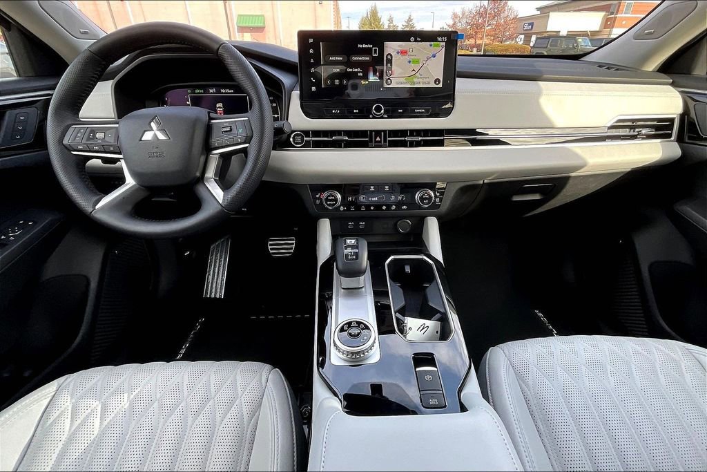 Used 2025 Mitsubishi Outlander SEL image 14