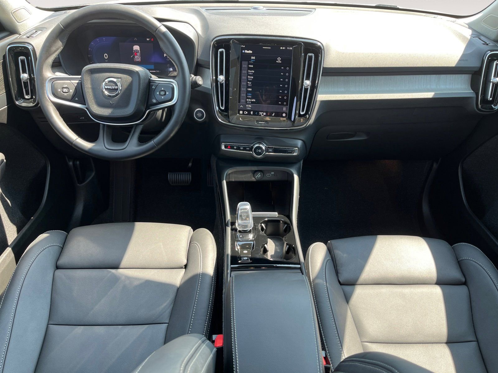 Used 2025 Volvo XC40 B5 Plus w/ Protection Package Premier image 10