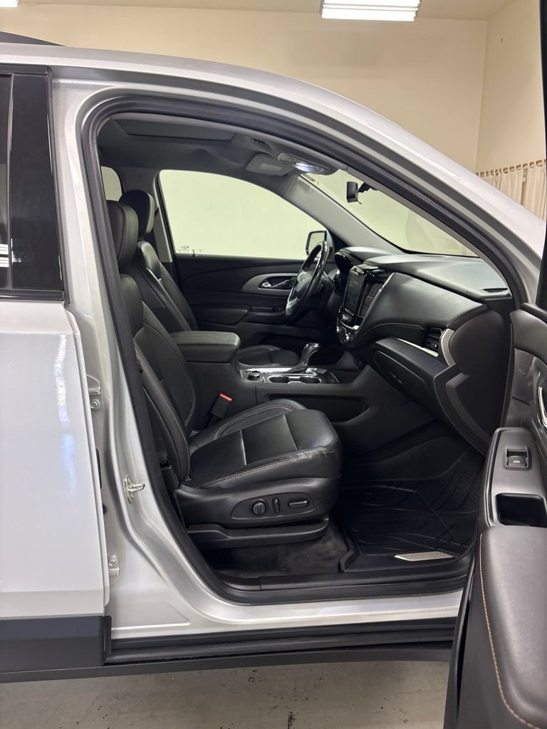 Used 2020 Chevrolet Traverse RS FWD image 25