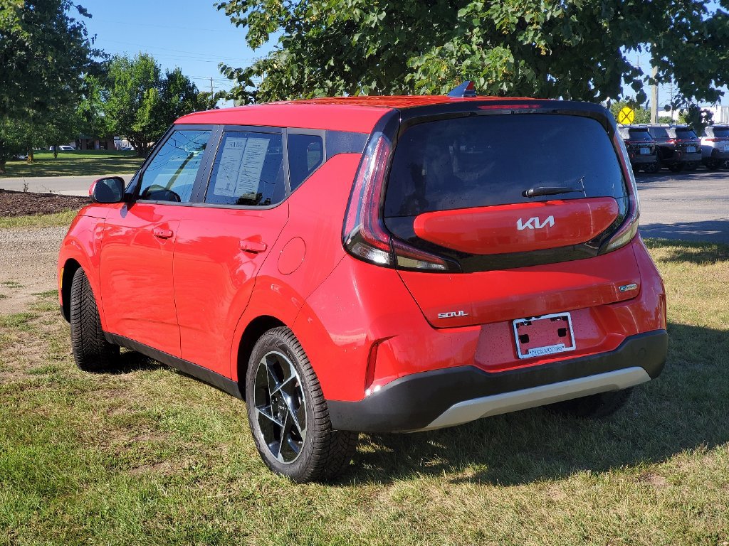 Used 2023 Kia Soul EX FWD image 3
