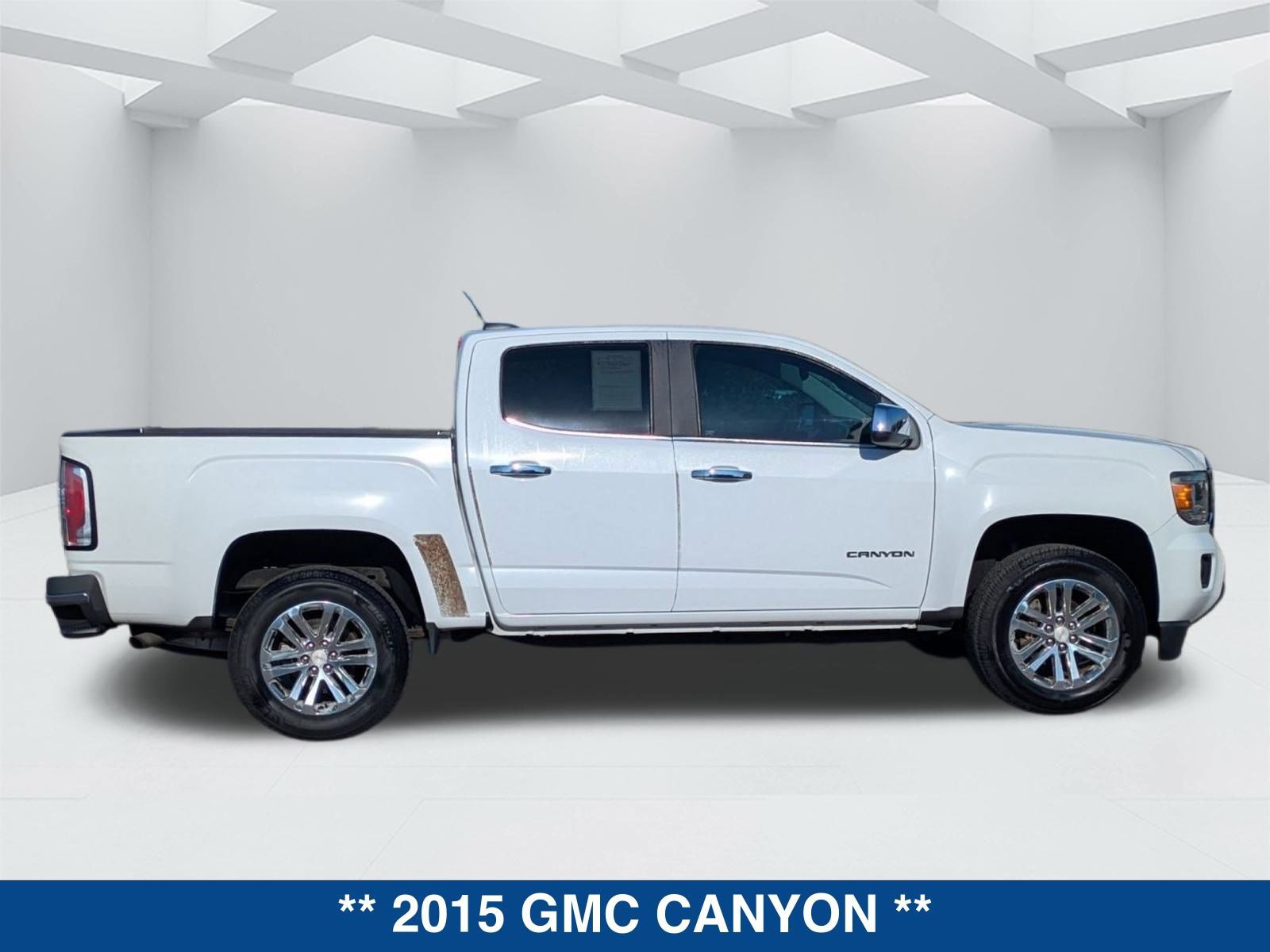 Used 2015 GMC Canyon SLT image 3