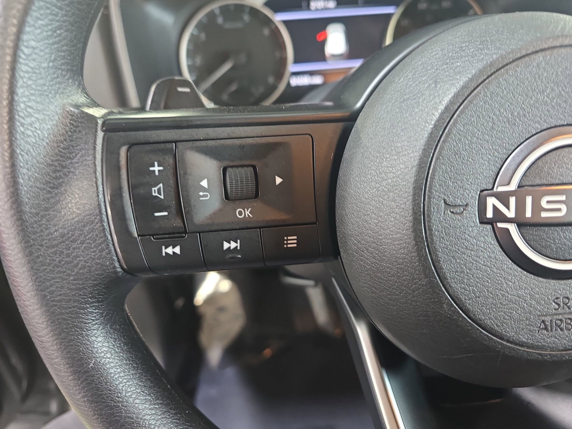 Used 2024 Nissan Rogue S FWD image 16