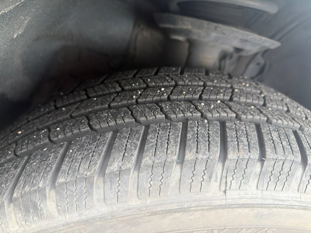 Used 2020 Toyota RAV4 XLE Premium FWD image 3