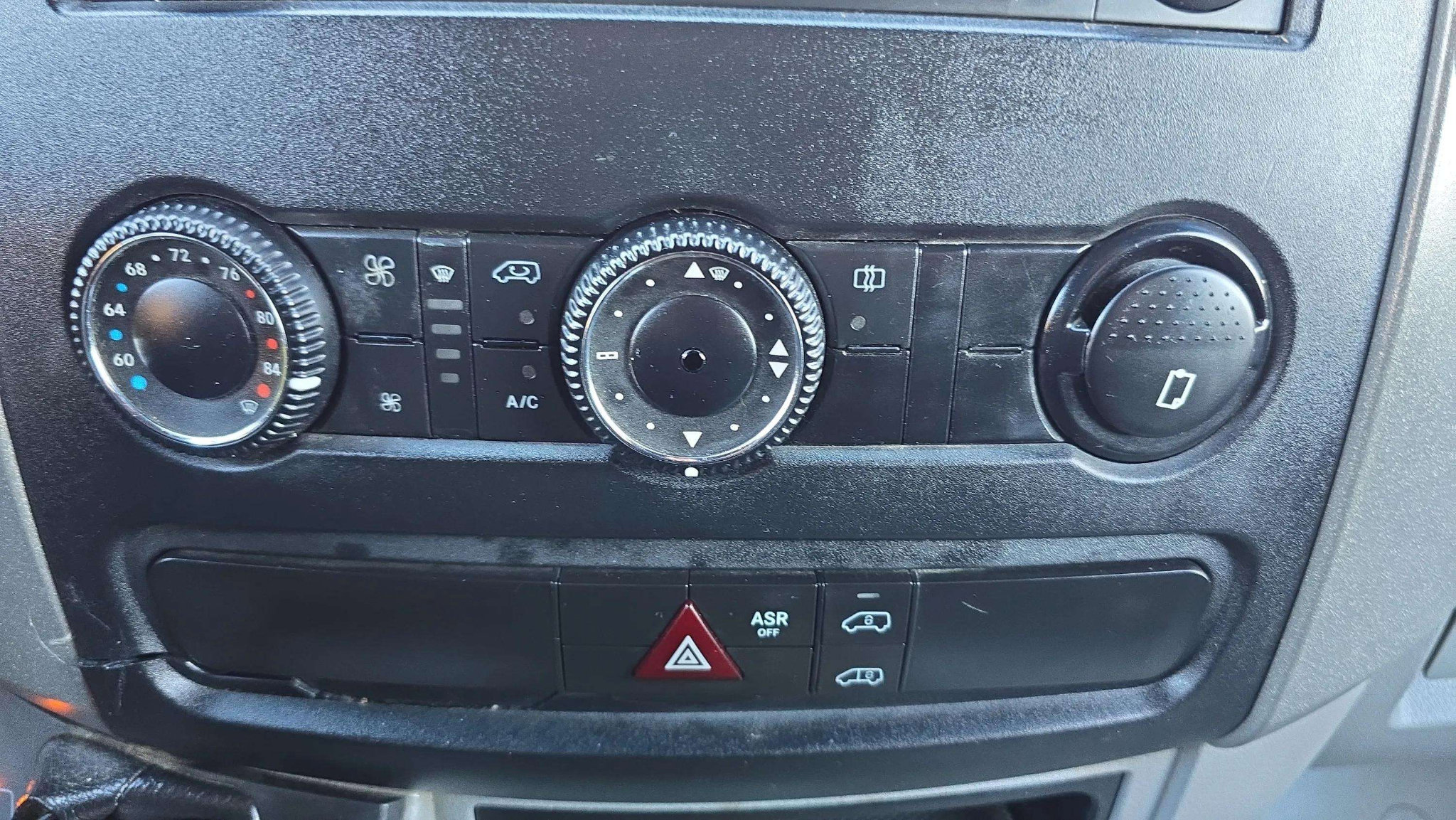 Used 2014 Freightliner Sprinter 3500 image 27