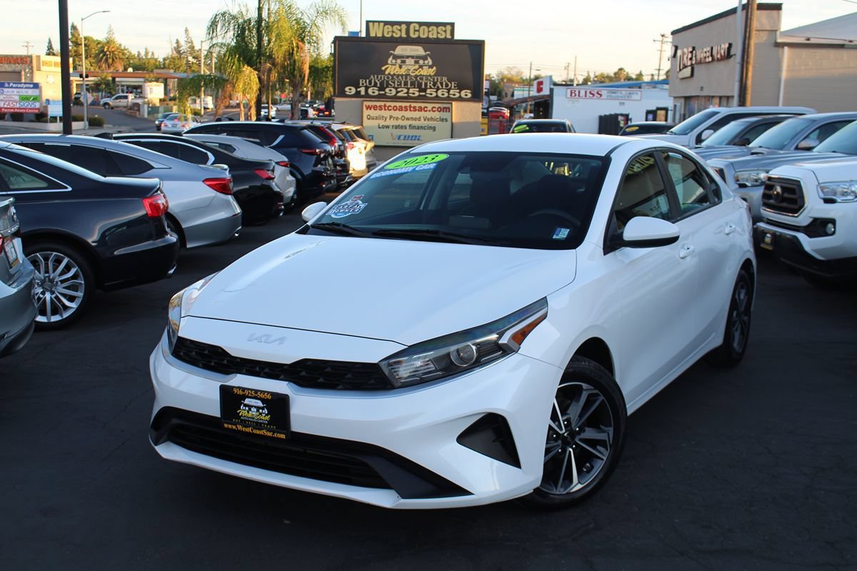 Used 2023 Kia Forte LXS FWD image 2