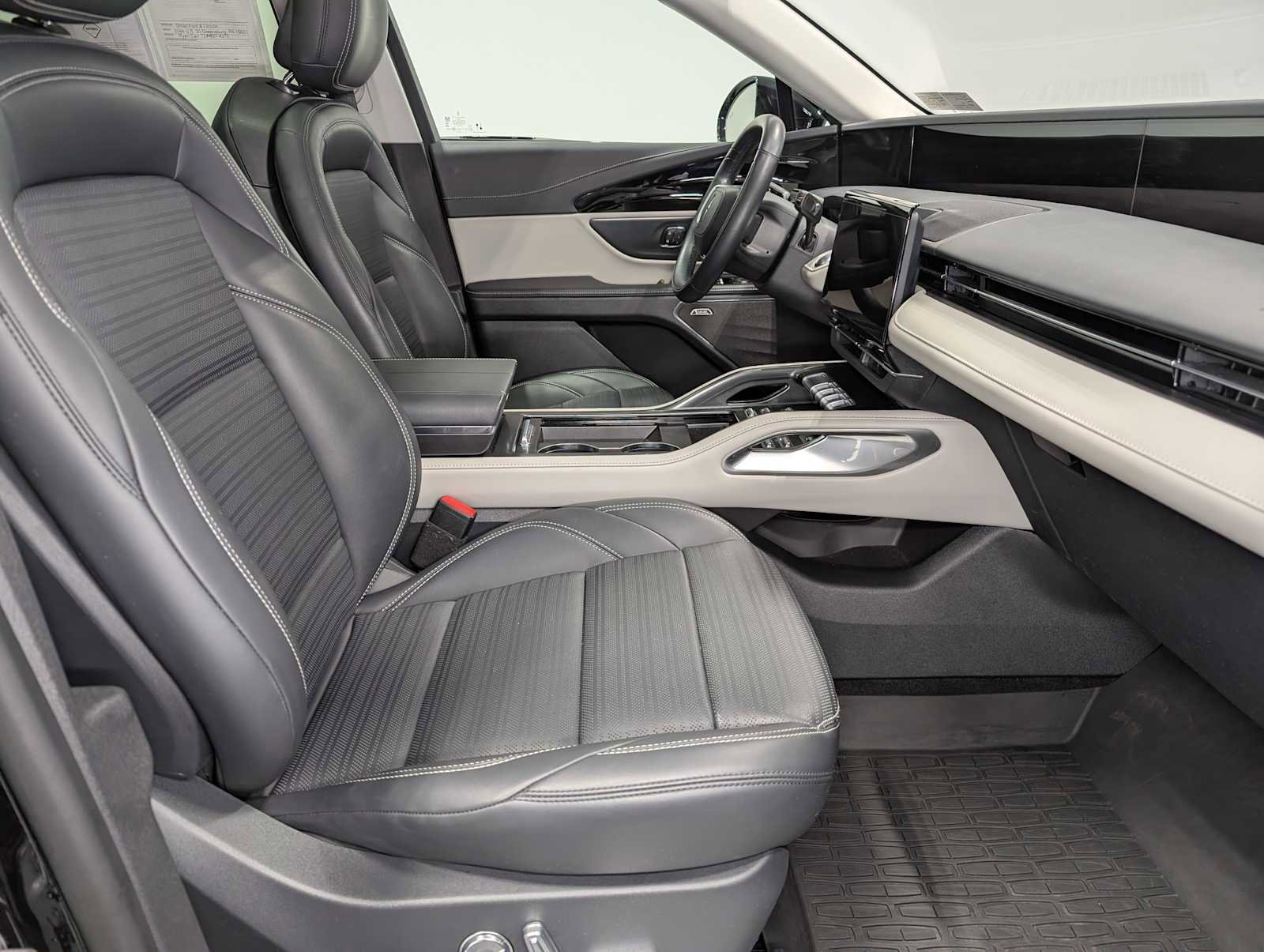 Certified 2025 Lincoln Nautilus Reserve image 35