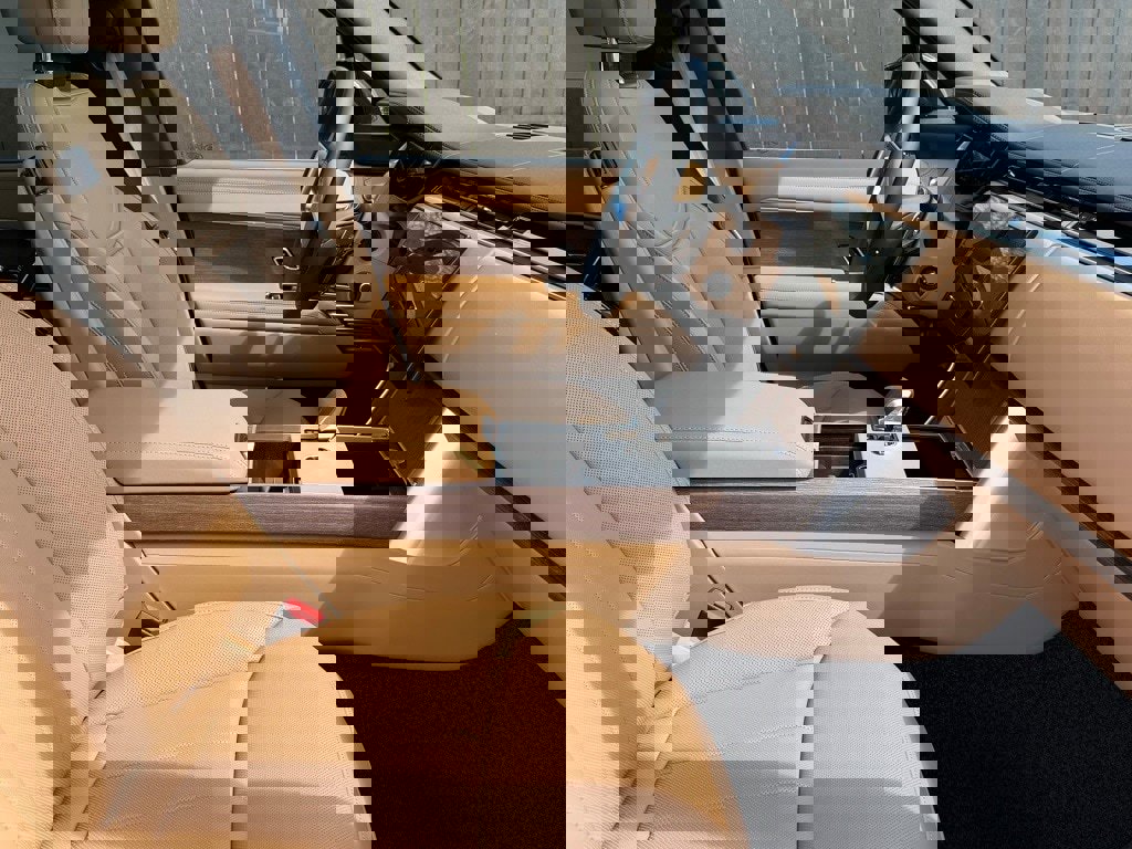 New 2025 Land Rover Range Rover SE image 12