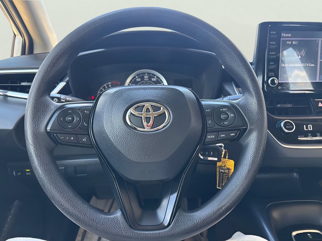 Used 2022 Toyota Corolla LE FWD image 4