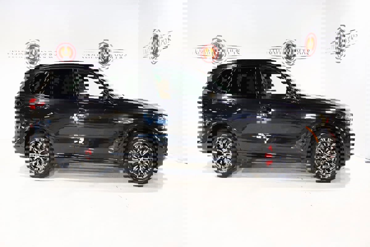 Used 2025 BMW X5 xDrive40i w/ M Sport Package image 29