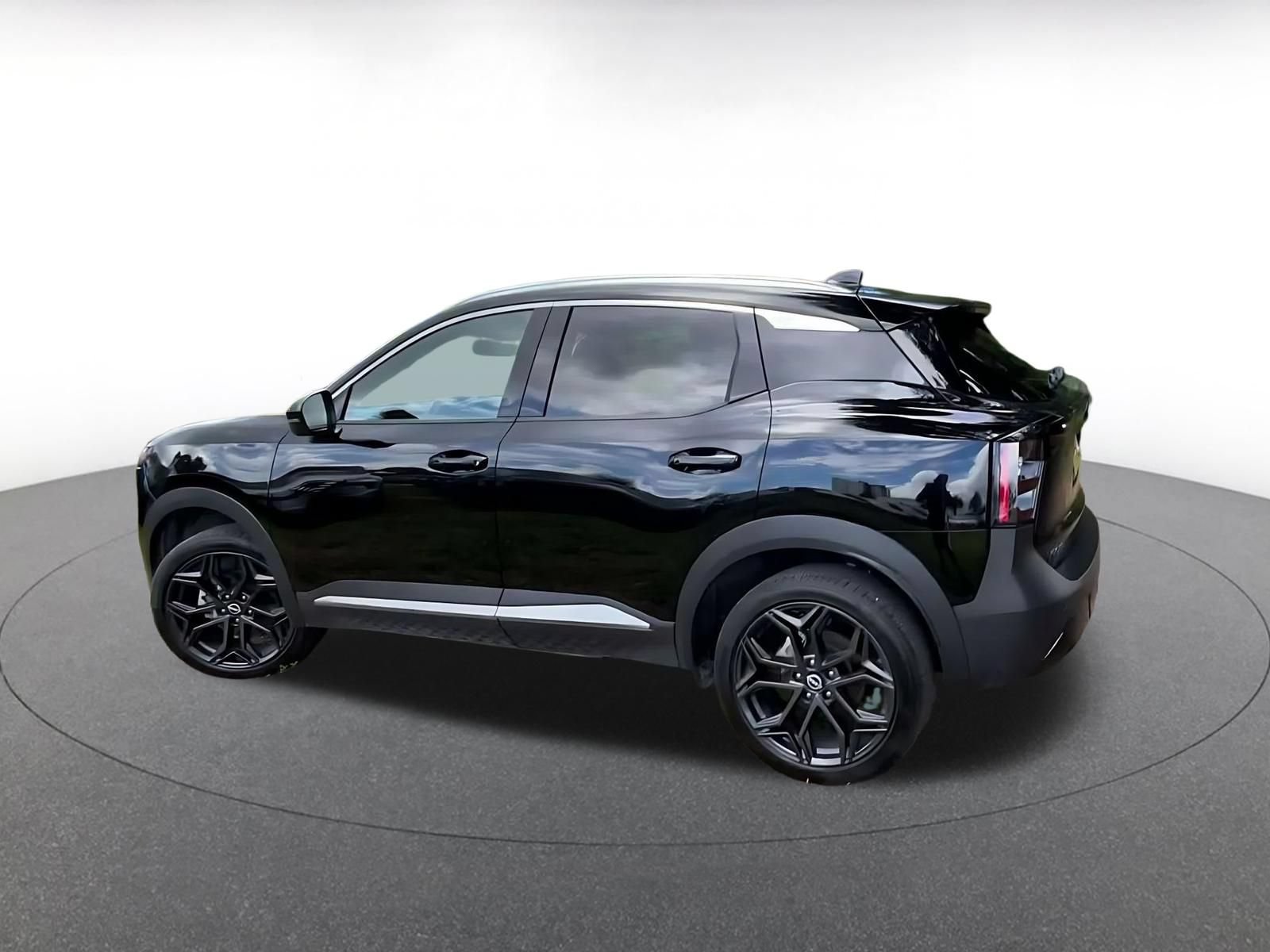 Used 2026 Nissan Kicks SR AWD/4WD image 9