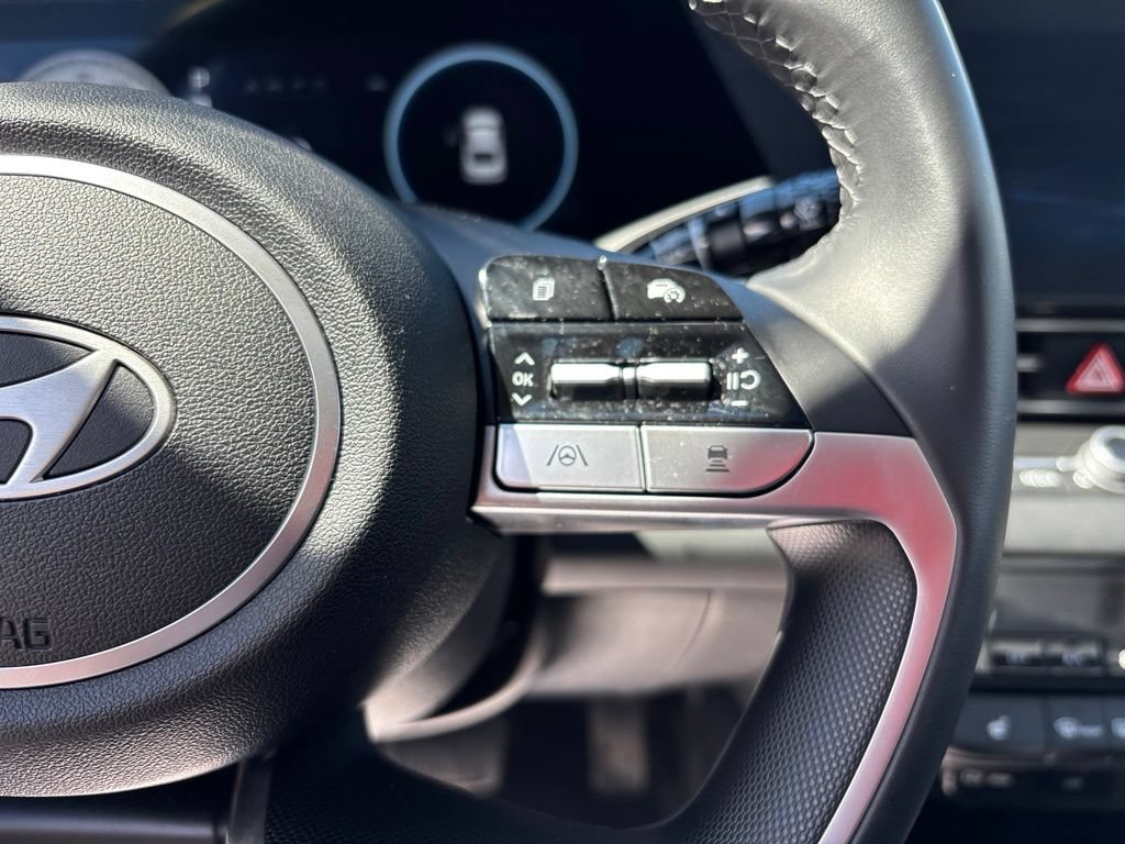 Certified 2025 Hyundai Elantra SEL FWD image 23