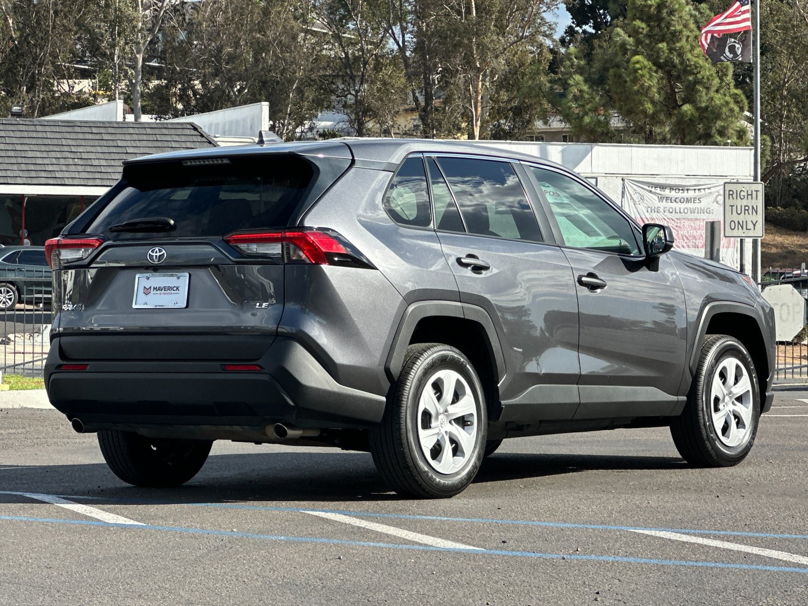 Used 2025 Toyota RAV4 LE FWD image 5