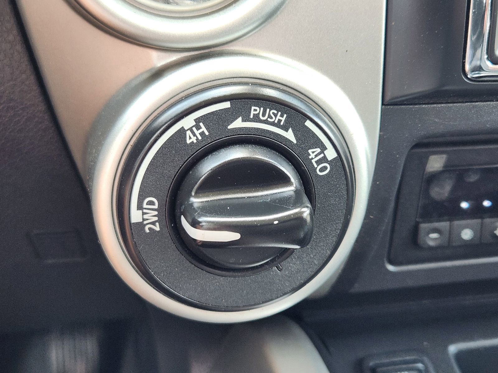 Used 2021 Nissan Titan SV w/ SV Convenience Package AWD/4WD image 35