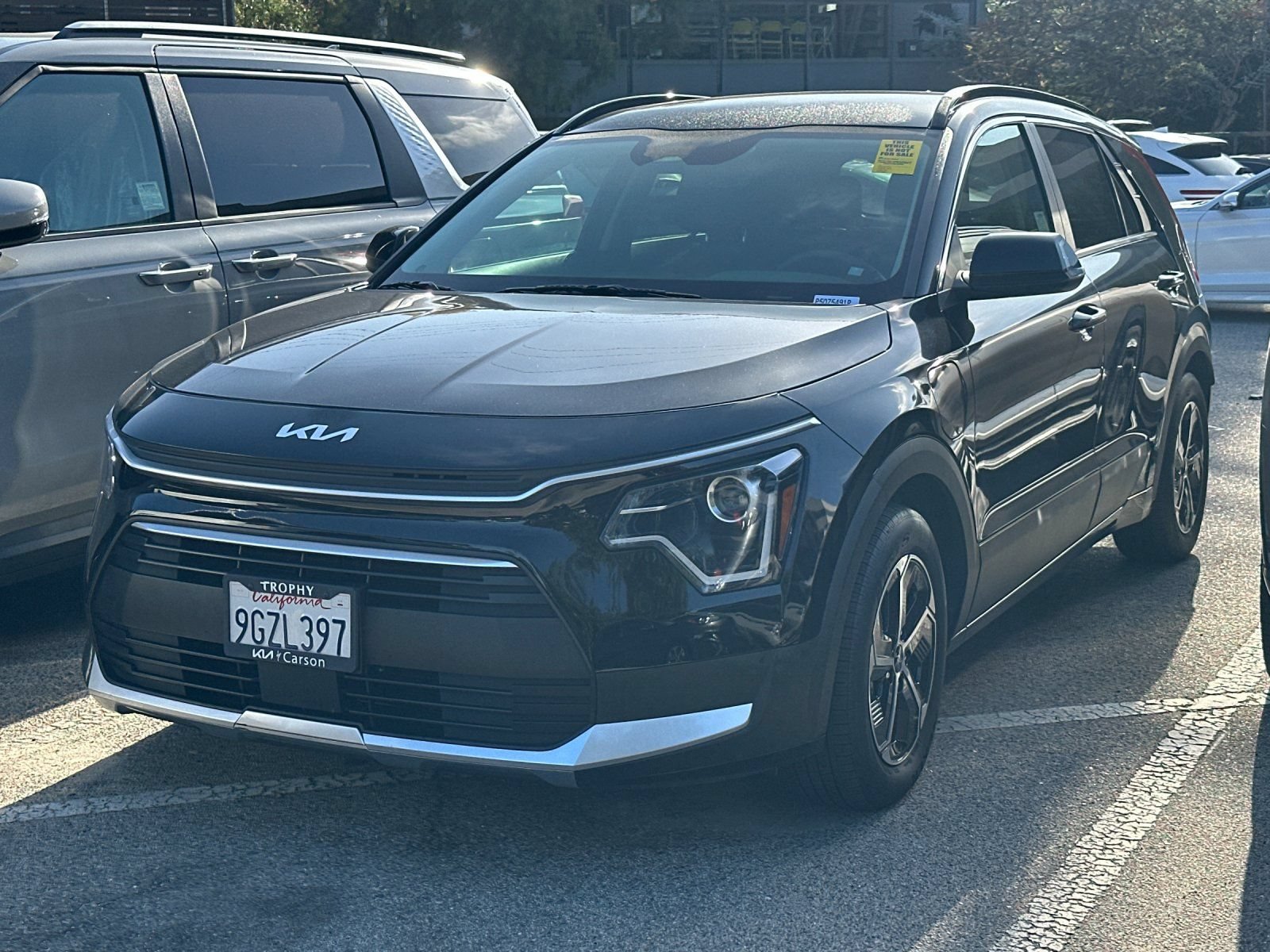 Used 2023 Kia Niro EX FWD image 2