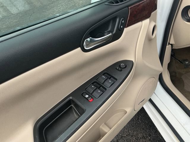 Used 2011 Chevrolet Impala LT w/ Luxury Edition Package image 13
