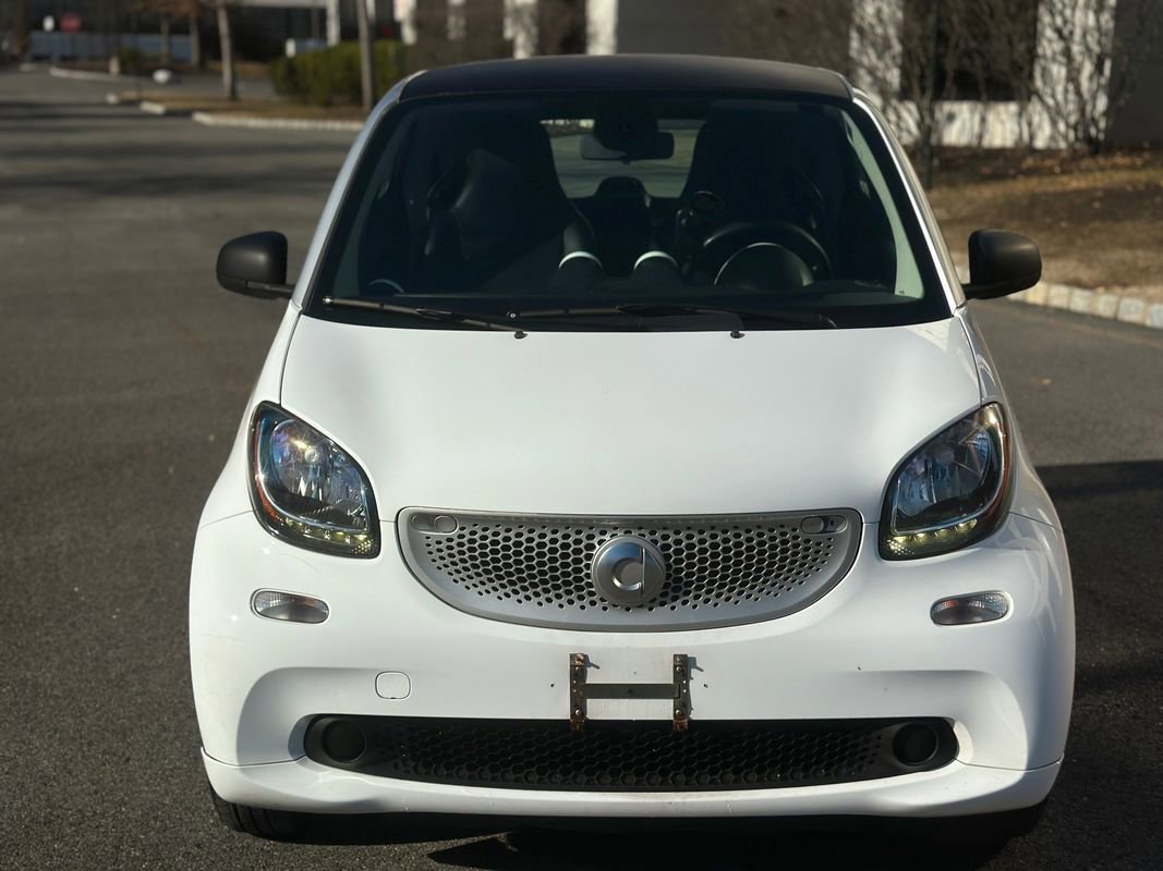 Used 2016 smart fortwo pure image 2