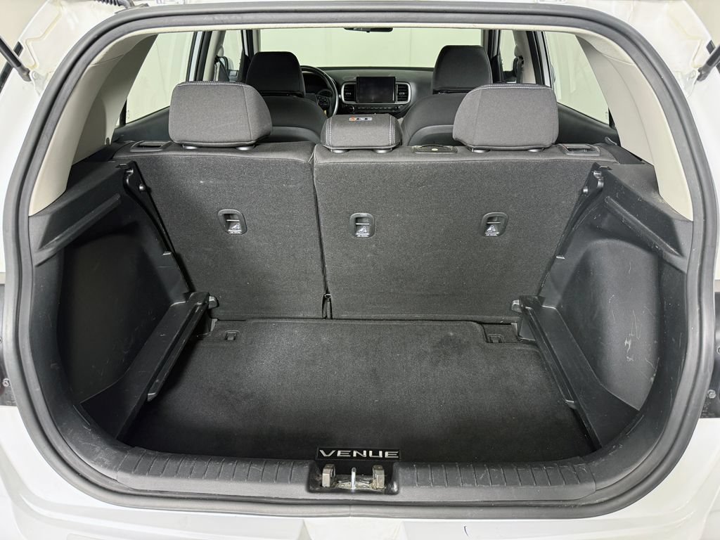 Used 2021 Hyundai Venue SEL w/ Premium Package FWD image 16
