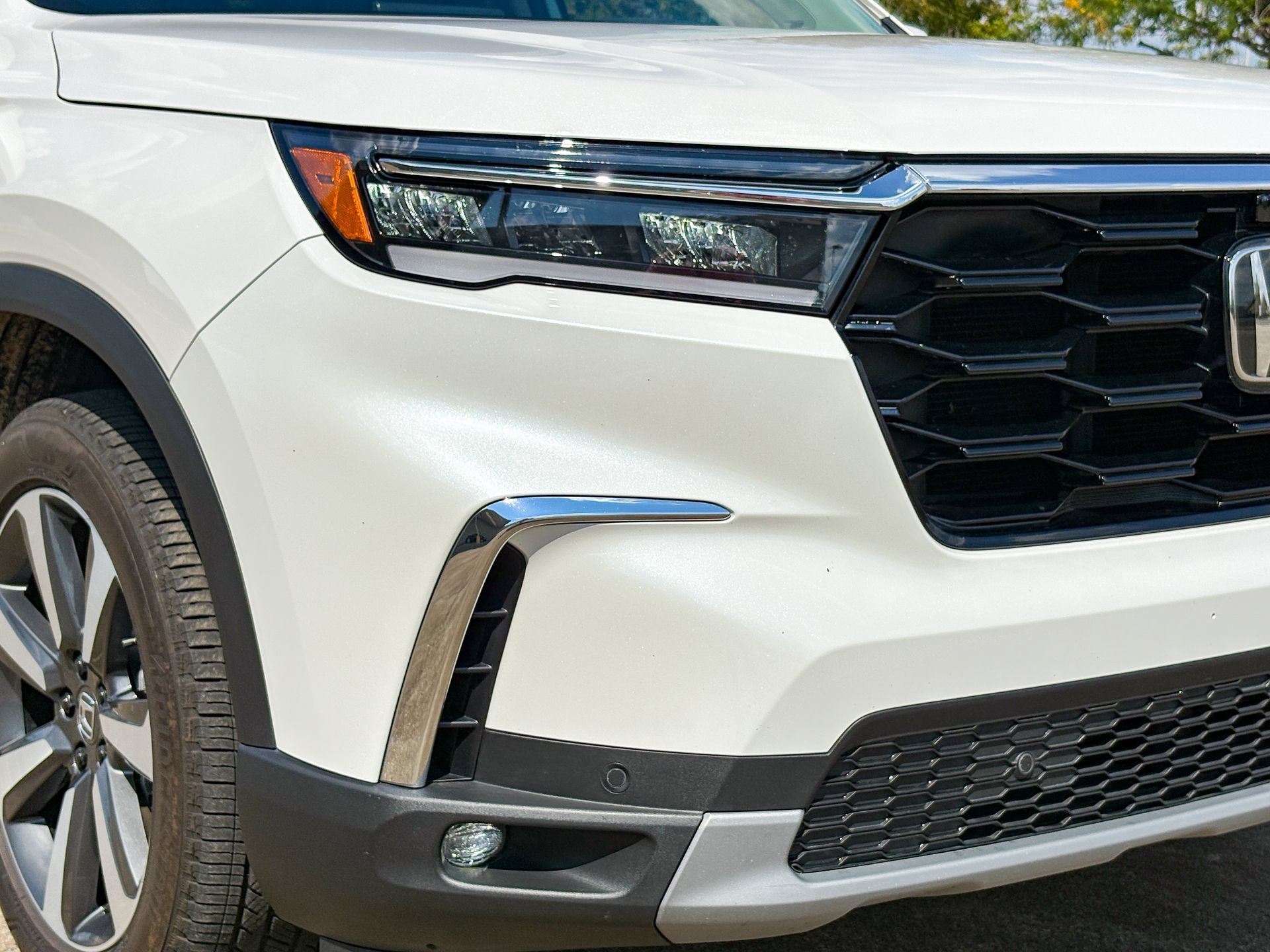 Used 2025 Honda Pilot Elite image 3