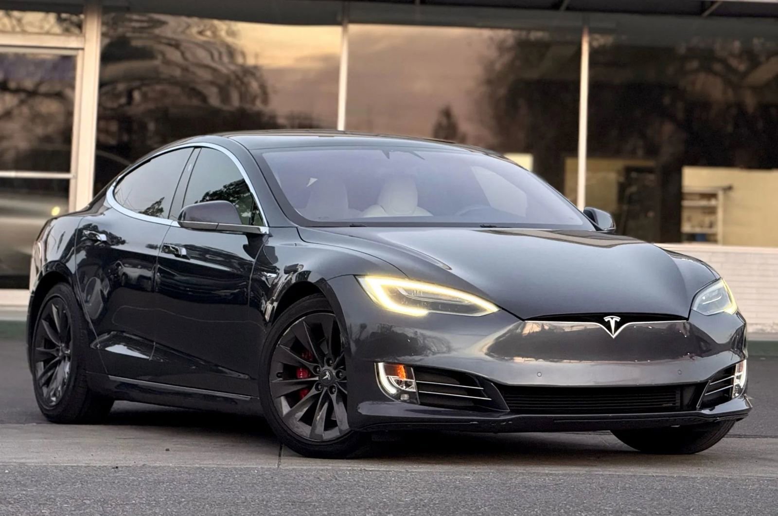 Used 2020 Tesla Model S Long Range Plus image 2